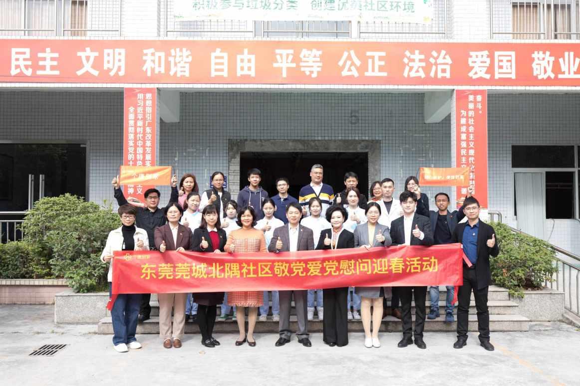 小伙一天发十几条朋友圈,女友受不了提分手,拼命“晒”生活是不是种病?